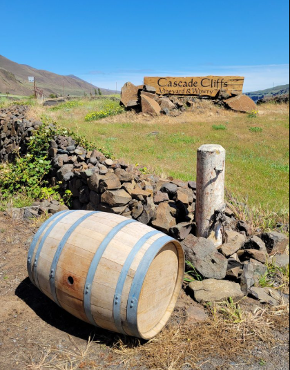 Cascade Cliffs Vineyard and Winery( Wishram, WA)