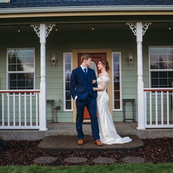 J & S Barn and Farmhouse