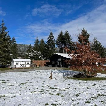 J & S Barn and Farmhouse