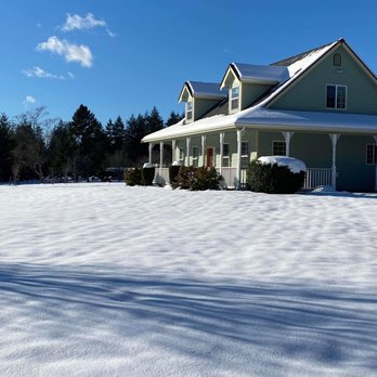 J & S Barn and Farmhouse