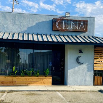 Luna Cafe & Bistro