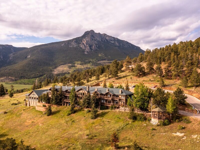 Taharaa Mountain Lodge & Twin Owls Steakhouse