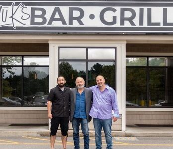 Luk's Bar and Grill