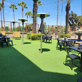 Par3 Sports Bar & Grill