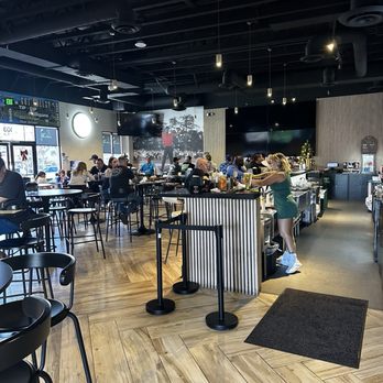 Par3 Sports Bar & Grill