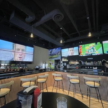 Par3 Sports Bar & Grill