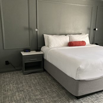 Vinland Hotel & Lounge