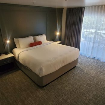 Vinland Hotel & Lounge