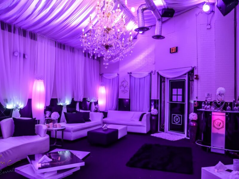 Special Price 50% OFF CHIC VENUE IN TAMPA BAY (USF CAMPUS Location)