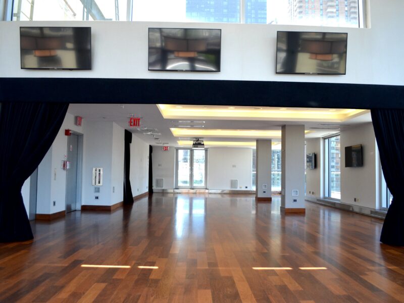 Luxury Manhattan Penthouse, 360 Views and Versatile Space